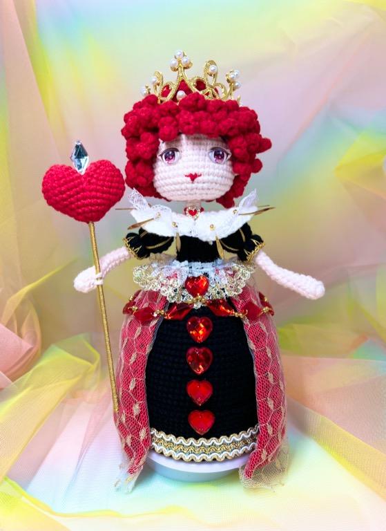Crochet Music Box Queen Of Hearts(Alice in wonderland), Hobbies & Toys