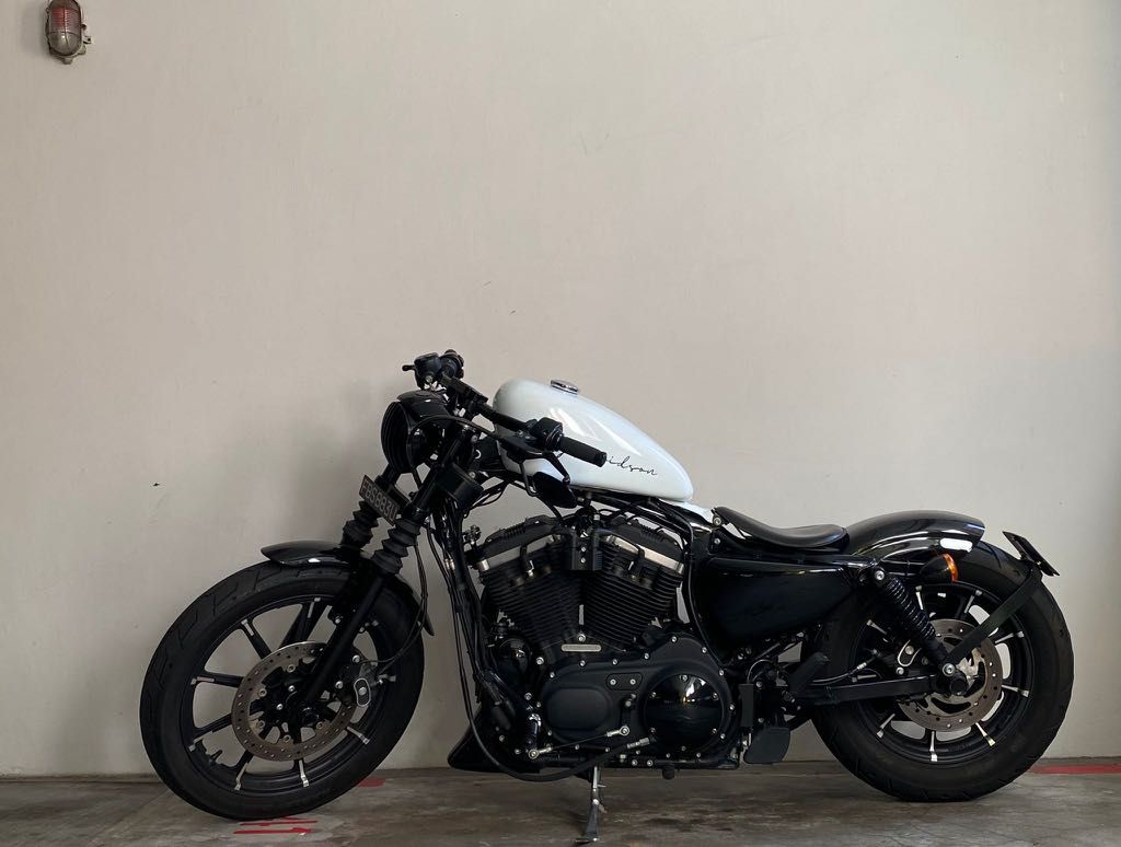Harley davidson online iron 883 white