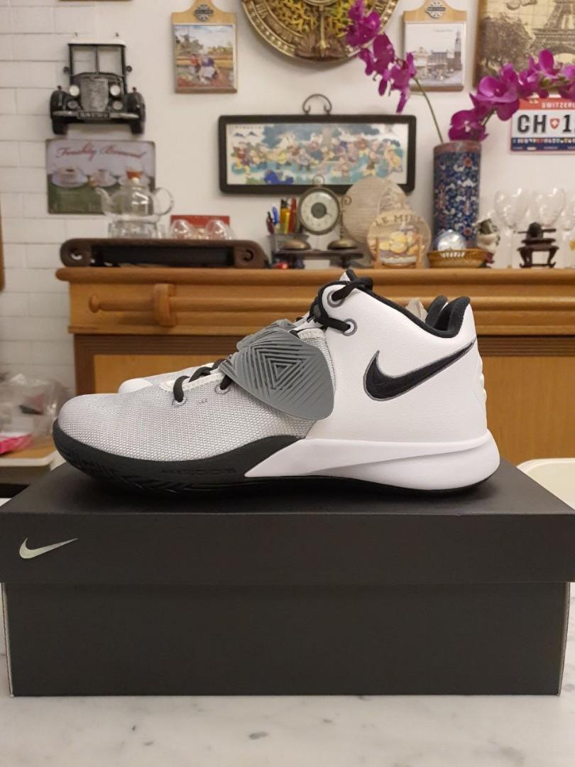 Kyrie basketball shoe US 9.5, Men's Fashion, Footwear, Sneakers on