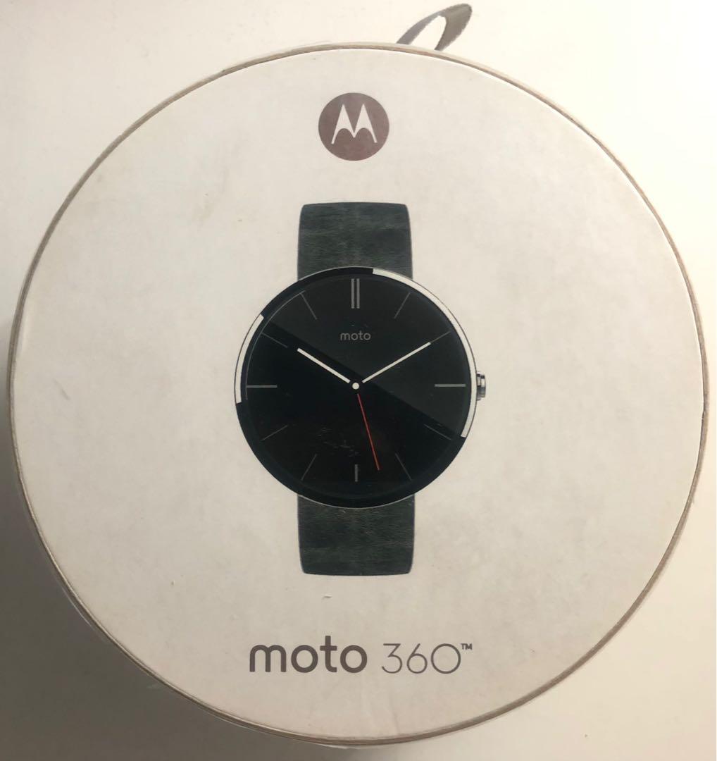 Motorola Moto 360 1st Gen (Defective Battery) (Category: Wearables & Smart Watches) located in Quezon City. Submitted by softboiledtamago (Listing ID 1161534919, Image 1). Description: No scratches Comes with wireless charging dock Still turns on but turns off by itself after a while. No wire and charger adapter.