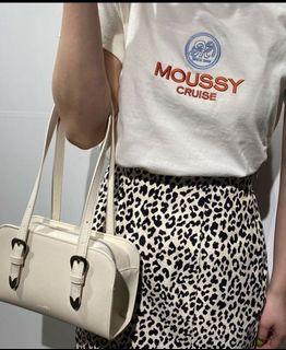 Moussy🇯🇵金屬釦單肩包