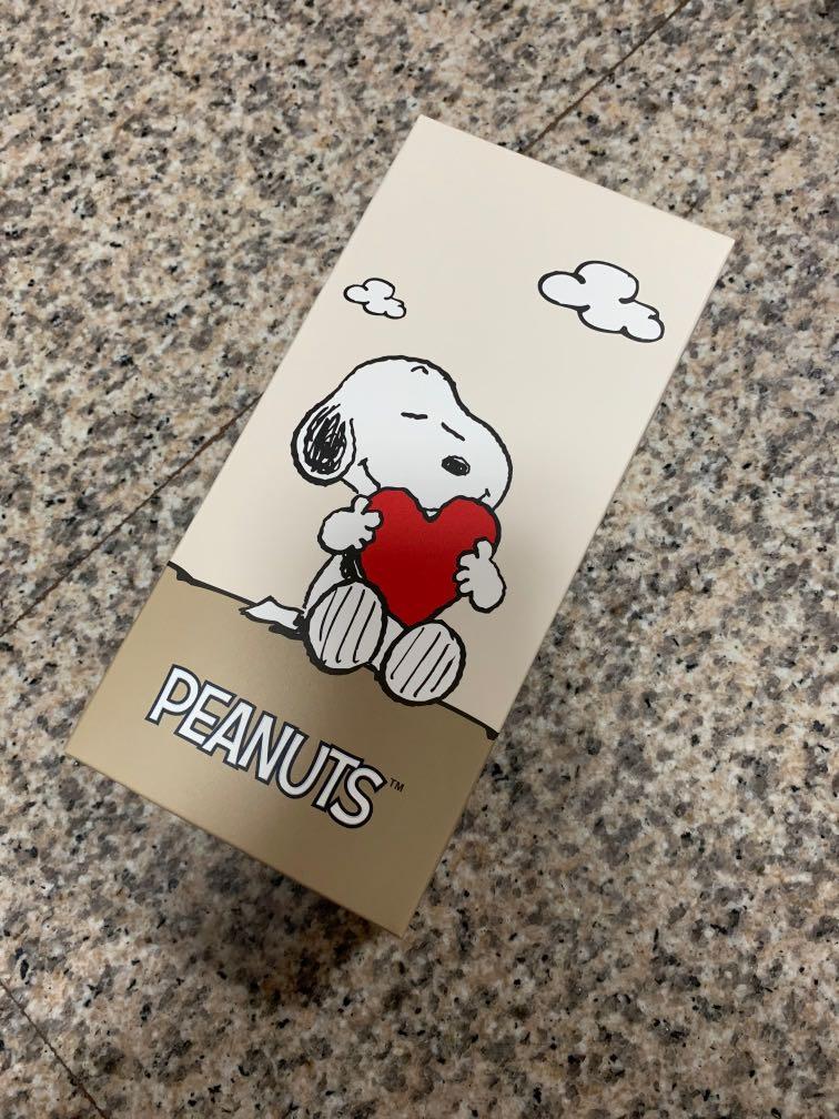 PEANUTS x innisfree hair brush, Women's Fashion, Watches & Accessories