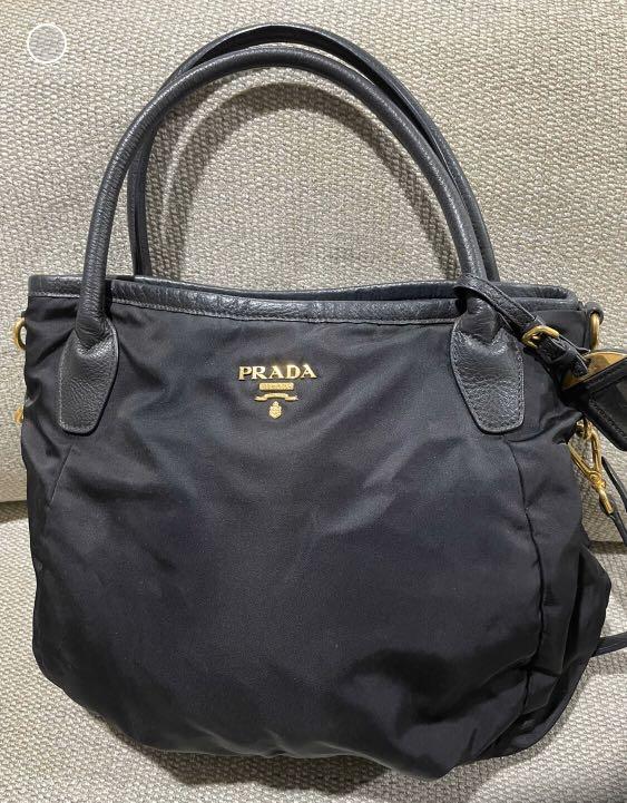 Preloved & authentic (Category: Bags & Wallets) located in Singapore. Submitted by bse.mom (Listing ID 1161449821, Image 1). Description: PReloved and Well look after Gold ware still shining..