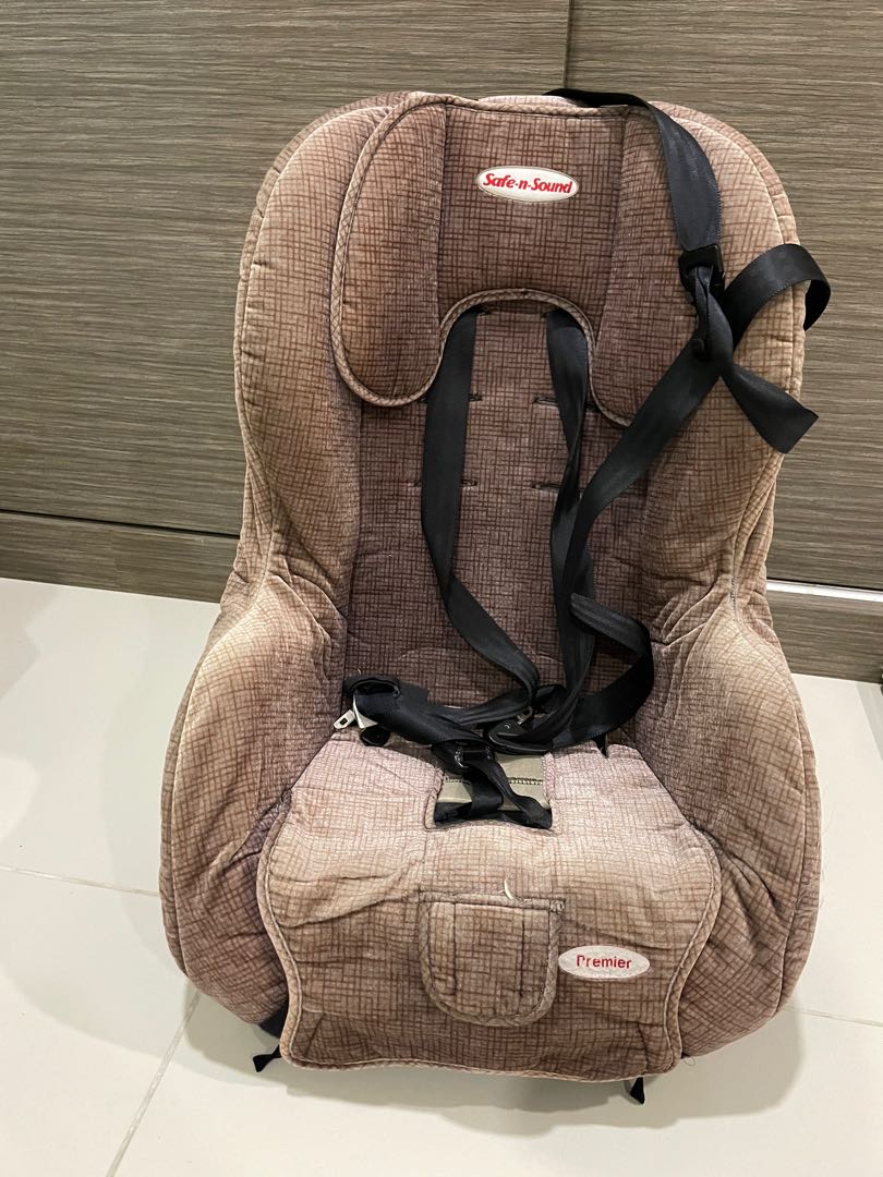 Safe n sound Premier car seat with infant insert suitable for newborn up to 5 yo
