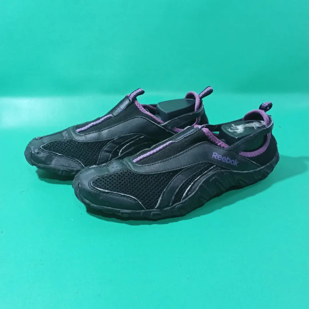 Sepatu slip on reebok ori Size 40