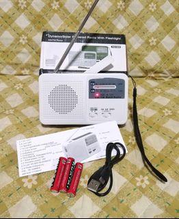 S.O.S.Emergency Solar Dynamo Hand Crank Battery Powered Am Fm Radio with Flashlight Alarm and Mobile Powerbank Charger