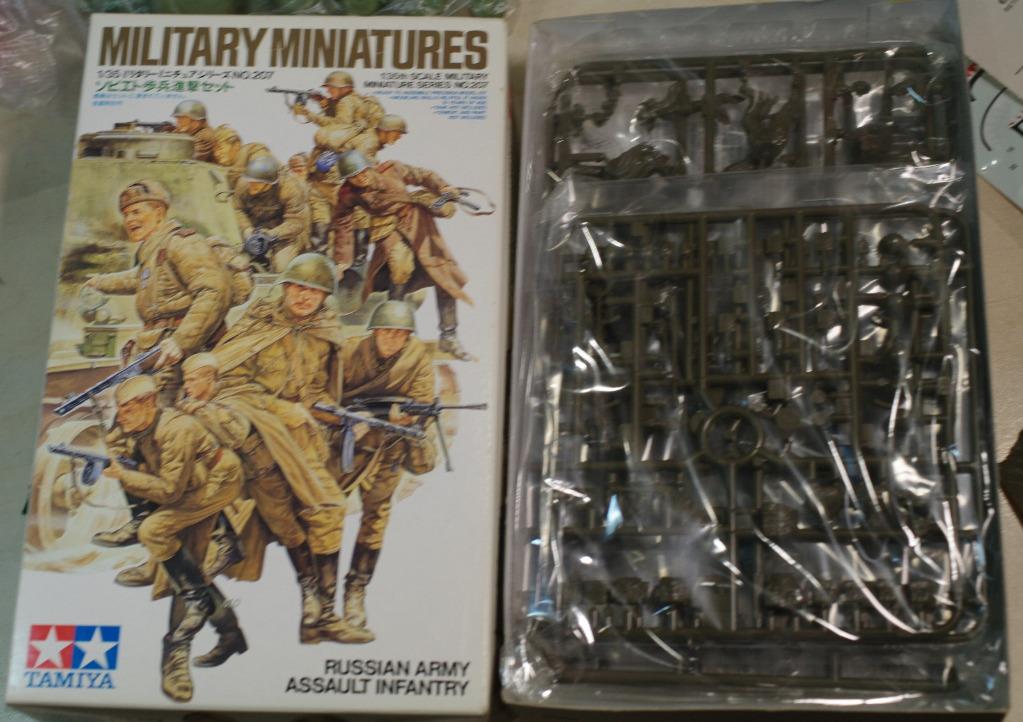 1/35 SCALE RUSSIAN ARMY ASSAULT INFANTRY