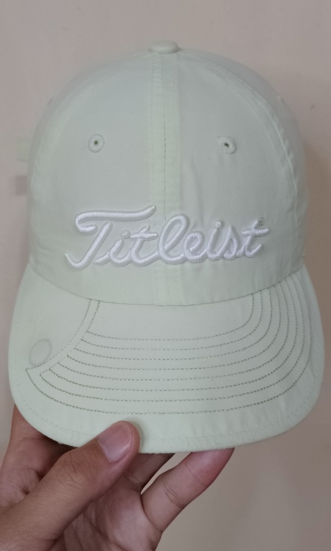 TITLEIST LADIES FIT GOLF HAT, Men's Fashion, Watches & Accessories, Caps & Hats on Carousell