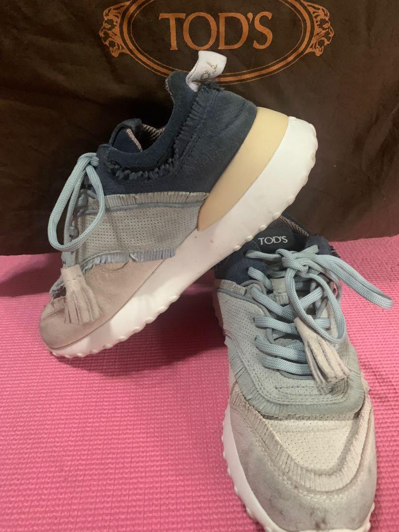 Tods Light Blue Sneakers (Category: Sneakers) located in Quezon City. Submitted by carousel1675 (Listing ID 1161506363, Image 2). Description: Well used Tod’s sneakers! Kindly look at all pics for your expectation!! Mode of Payment: Gcash / Bpi / Bdo FREE SHIPPING metro manila only.