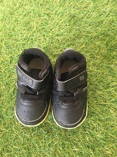 Toezone sepatu anak trendy