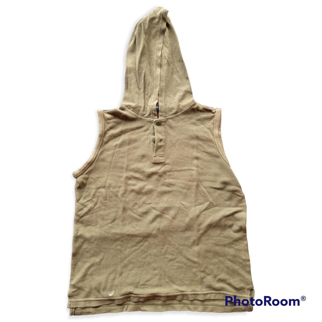 UNIQLO Sleeveless Hoodie Top, Fesyen Wanita, Pakaian Wanita, Atasan di  Carousell