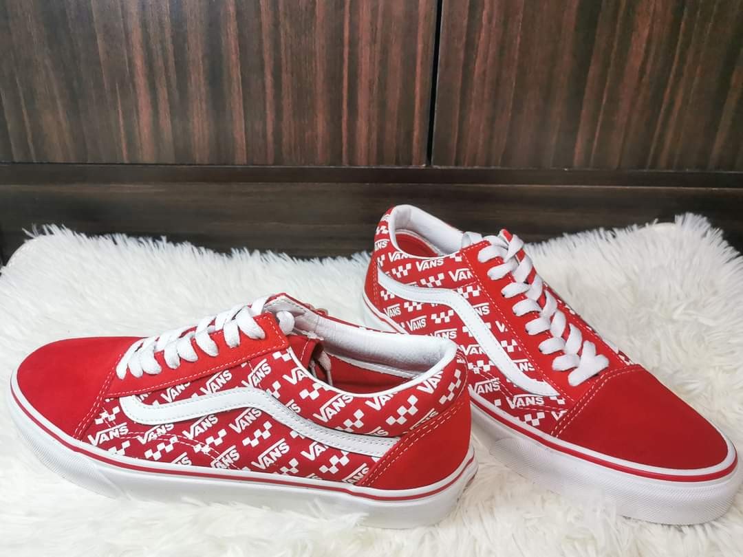 vans old skool logo repeat