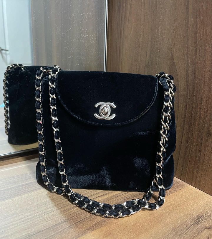 Vintage CHANEL Velvet Micro Mini Flap Bag Black Evening handbag twist lock  ref.155945 - Joli Closet