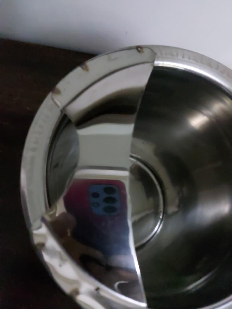 555 stainless pitcher 2000 ml (Category: Pitchers & Dispensers) located in Quezon City. Submitted by cynlchan (Listing ID 1158471986, Image 2). Description: Stainless pitcher with ice stopper. Take note of some discoloration on the spotted areas..