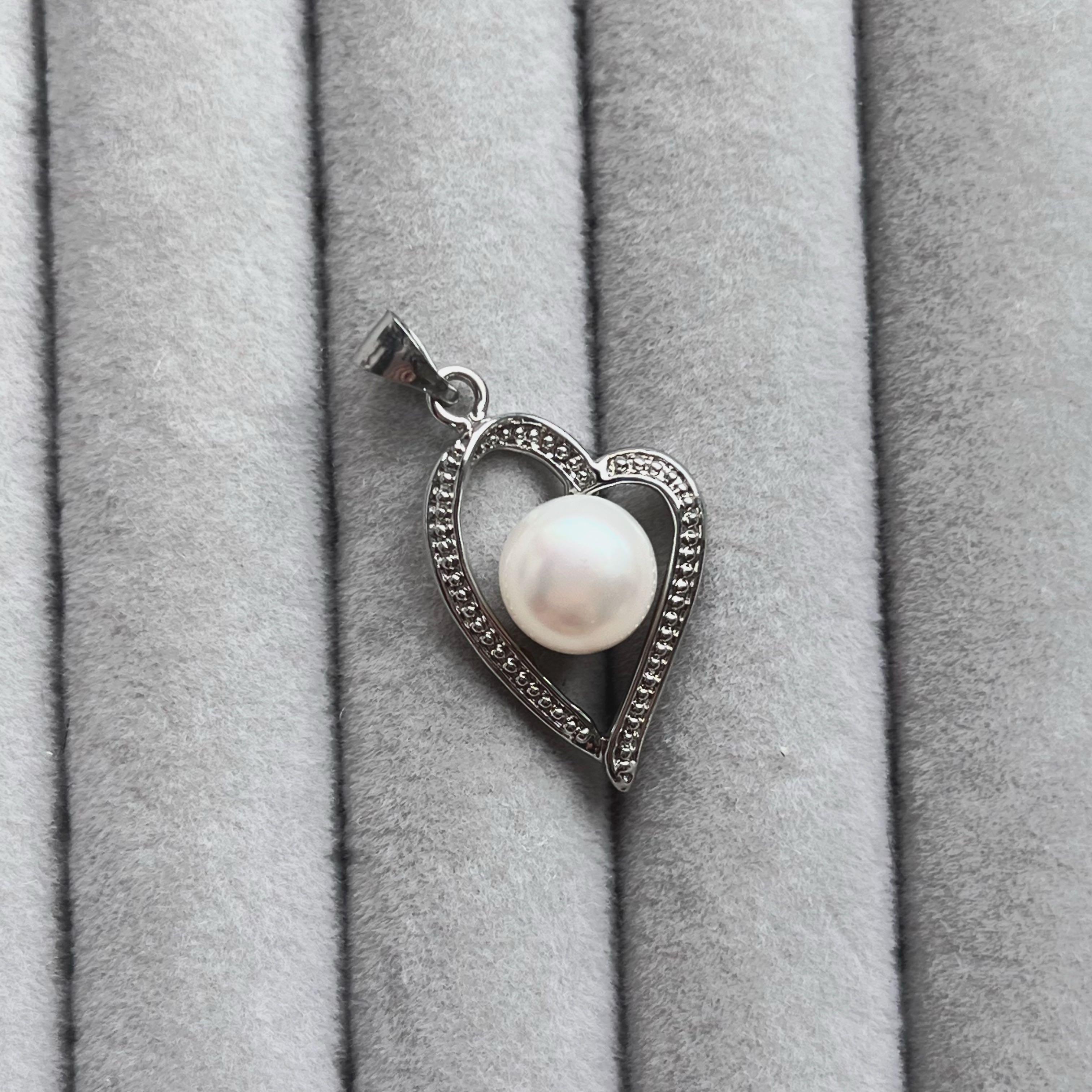 Artisan Freshwater Pearl Heart Shaped Pendant 18K White Gold Plated