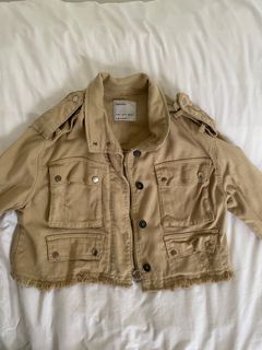 (Category: ) located in . Submitted by WardrobeofJP (Listing ID 1158442305, Image 1). Description: .