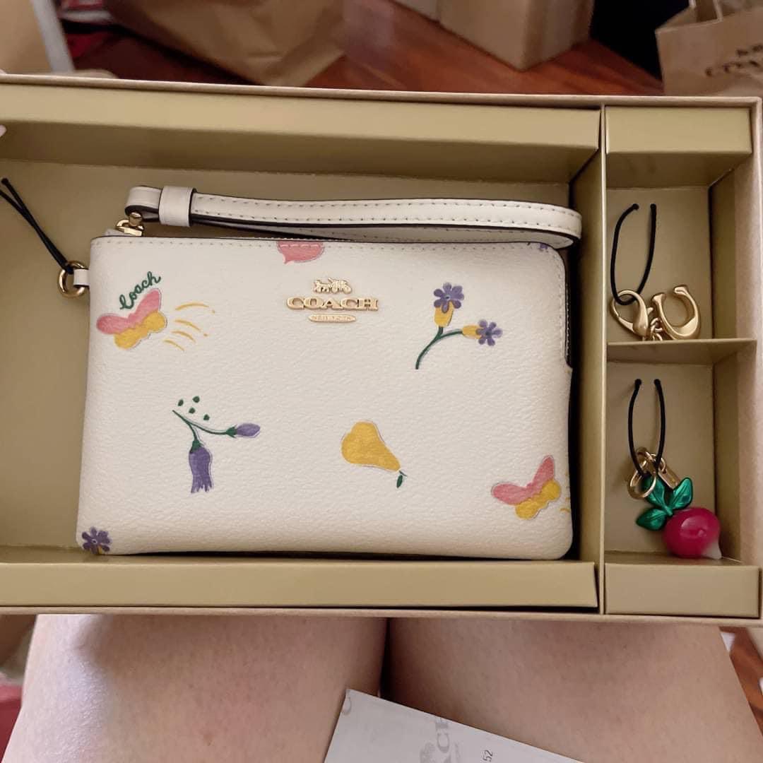 Coach Boxed Corner Zip Wristlet With Dreamy Veggie Print, 名牌