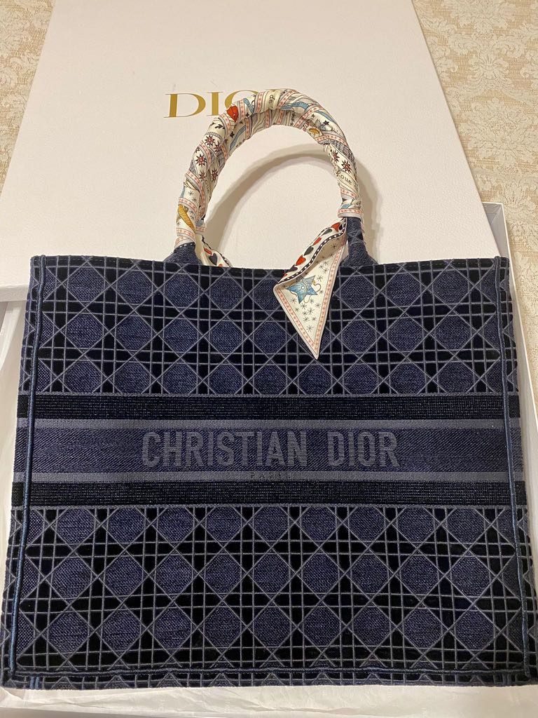 Dior book tote 2022 nuovi modelli e prezzi della borsa  iO Donna