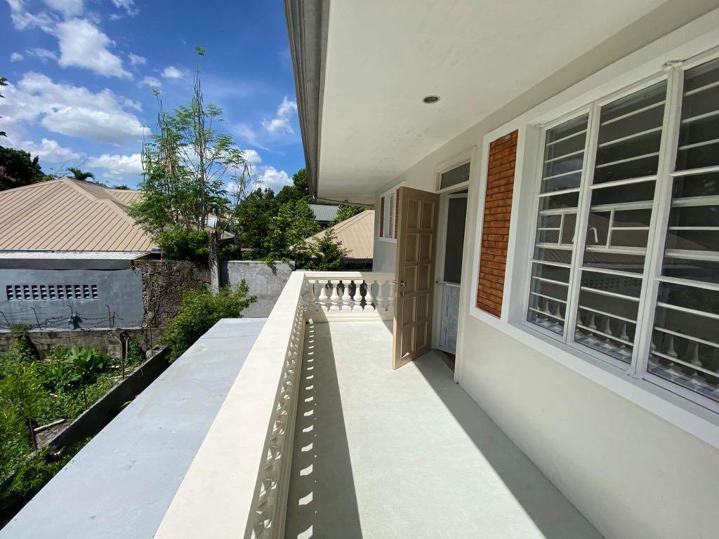 FOR RENT 4 bedrooms House in Varsity Hills, Loyola Heights , Quezon