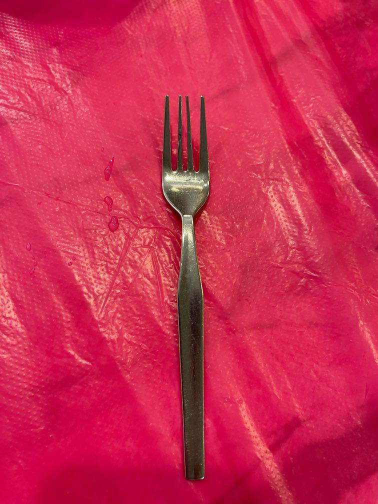 Fork (Category: Other Kitchenware & Tableware) located in Johor Bahru. Submitted by jayyyyw (Listing ID 1158400063, Image 1). Description: Very good fork , used but not abused. Buy and try and you will know it . Condition 9/10, already very cheap. No lowballer please .