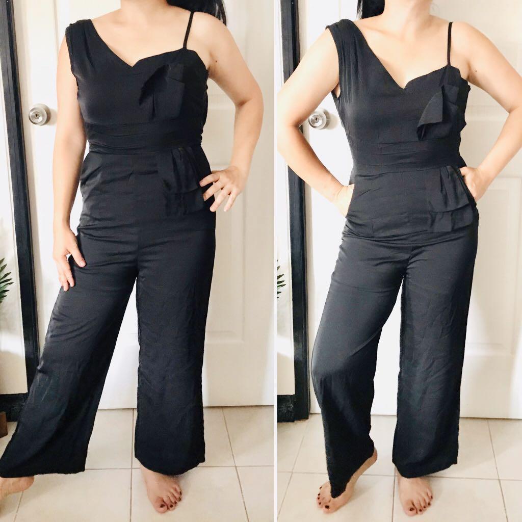 FORMAL BLACK JUMPSUIT (Category: Jumpsuits) located in Capas. Submitted by stuffandgo (Listing ID 1158449660, Image 1). Description: Fits S to M Classy 🤩🤩🤩.