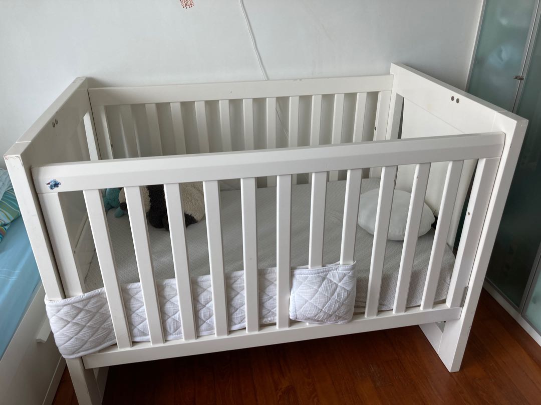 Manhattan top cot bed