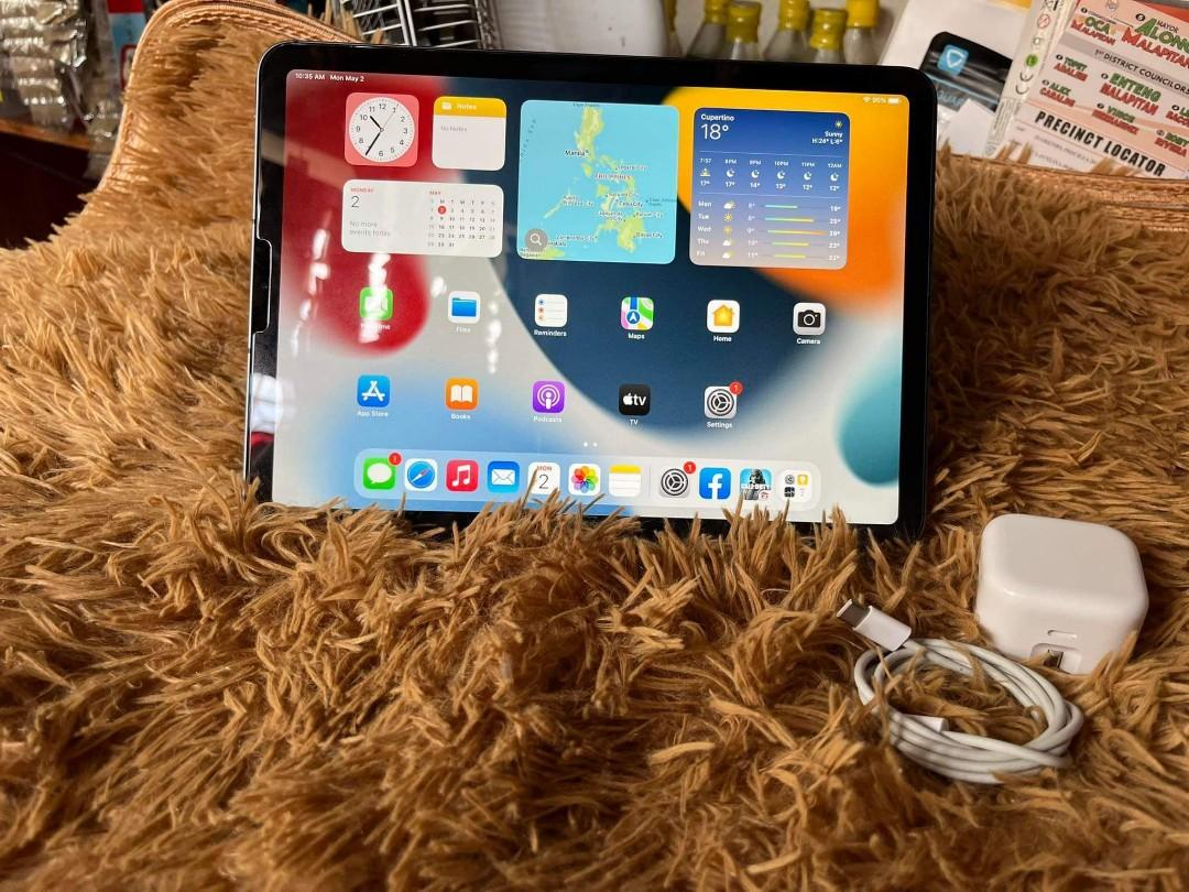 IPAD AIR 4 256GB WITH CELLULAR 5MONTHS OLD (Category: iPad) located in Caloocan City. Submitted by ombretedaniellemariz.deer (Listing ID 1158395683, Image 1). Description: Ipad air 4 256gb with cellular Openline no issue 5months old warranty till Nov 1,2022 Package included With original tyce c cord and tyce c adaptor Magnetic case (NO BOX) Naiwan sa dubai Open for swap any unit Selling 39,000 Meet up para iwas scam North caloocan/fairview Open f