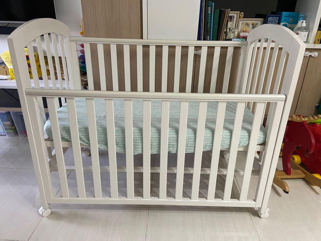 Mothercare Ashworth Dropside Cot with Wheels, Babies & Kids, Baby
