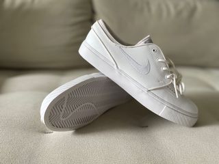 nike janoski all white leather