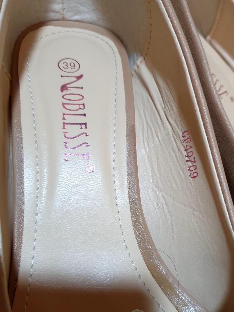 Noblesse Nude sz 39 (Category: Heels) located in Caloocan City. Submitted by ranation (Listing ID 1158383560, Image 2). Description: bought from carousel yeaterday P 300..wrong size, too big for me🙂.