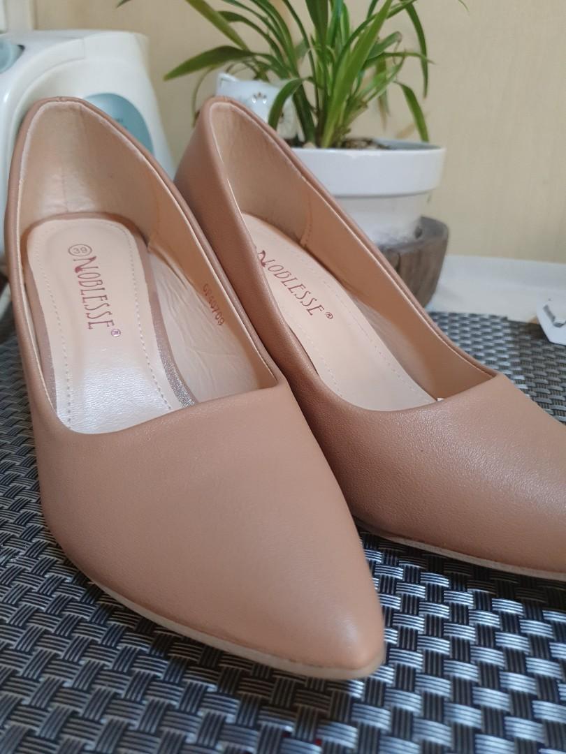 Noblesse Nude sz 39 (Category: Heels) located in Caloocan City. Submitted by ranation (Listing ID 1158383560, Image 3). Description: bought from carousel yeaterday P 300..wrong size, too big for me🙂.