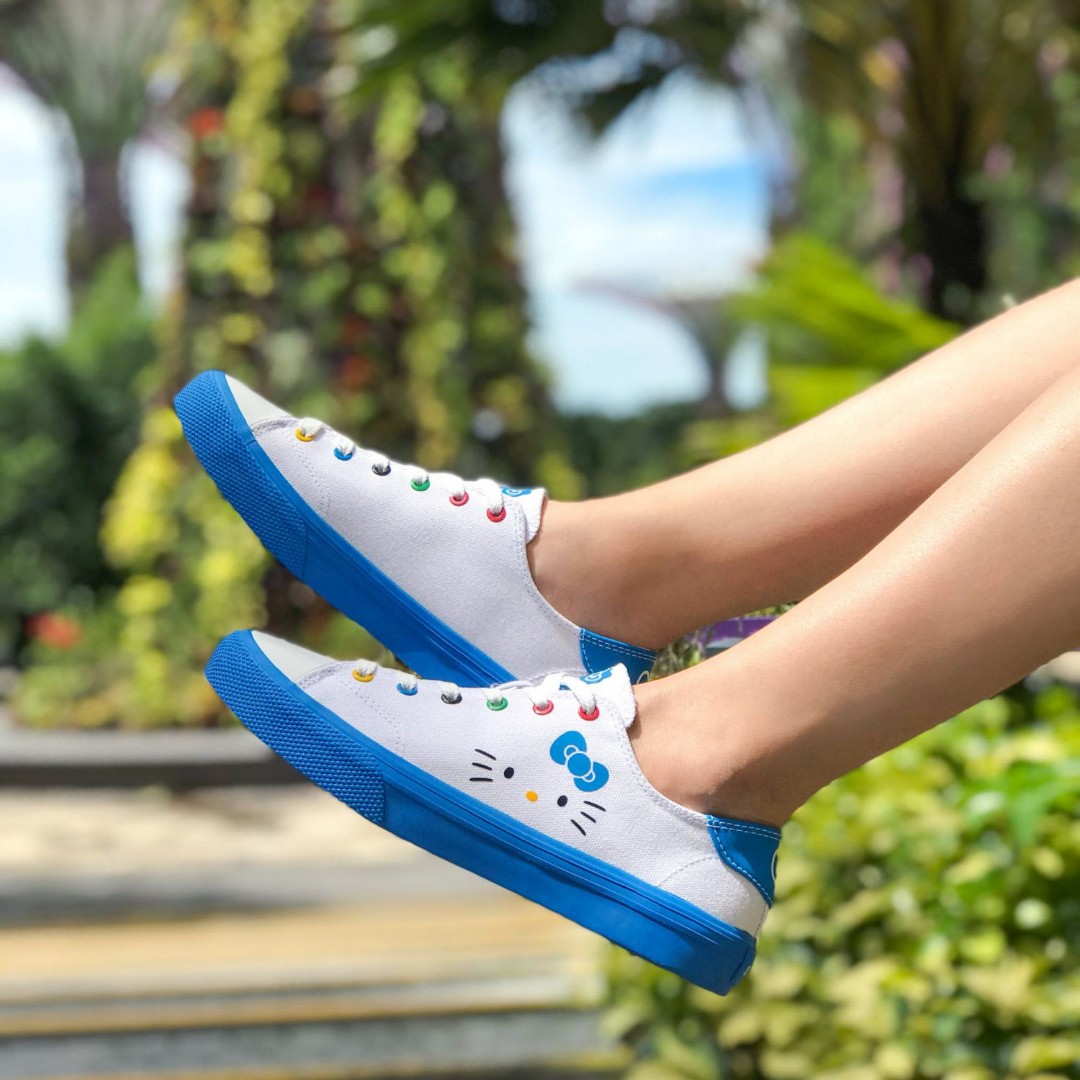 Skechers top kitty sneakers