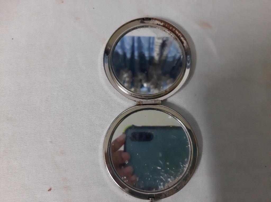 外箱不良宅配便送料無料 White horse compact mirror tanakadaisuke