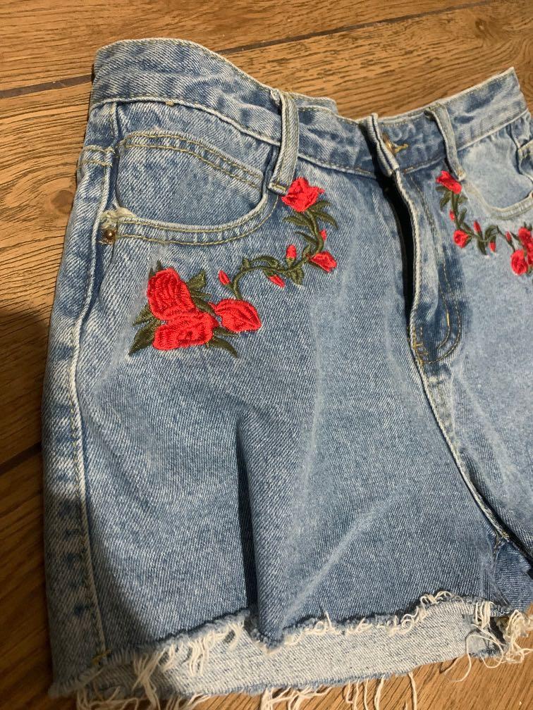 Embroidered flower Jean shorts, Fesyen 