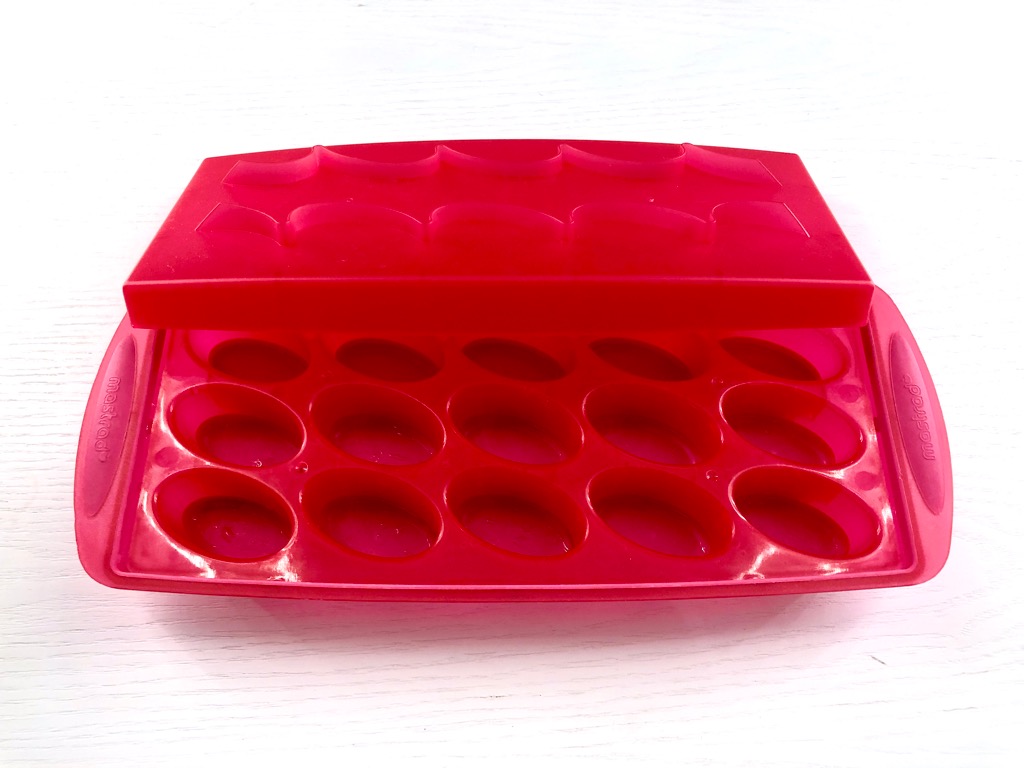 Mastrad Silicone Ice tray with lid, Furniture & Home Living