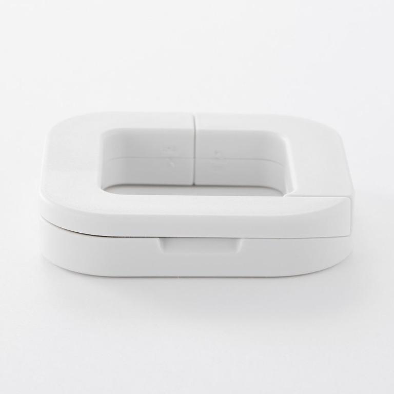 MUJI Travel bag hanger, Furniture & Home Living, Home Improvement