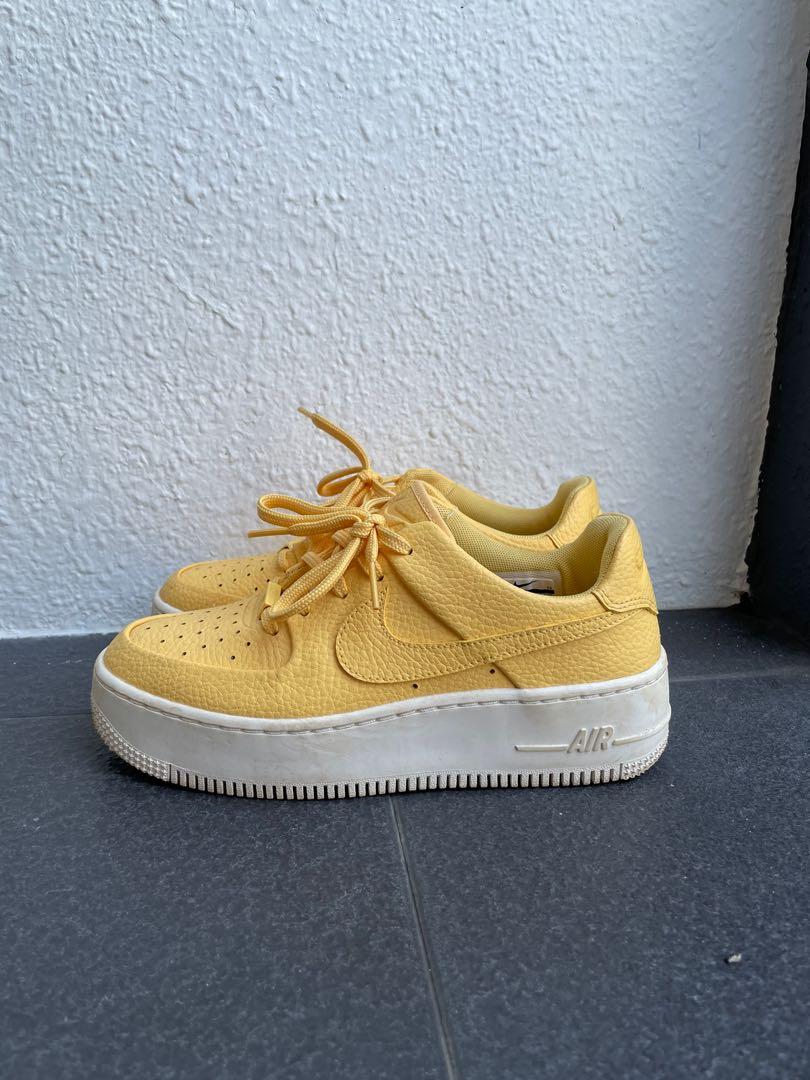 Pastel hotsell yellow nikes