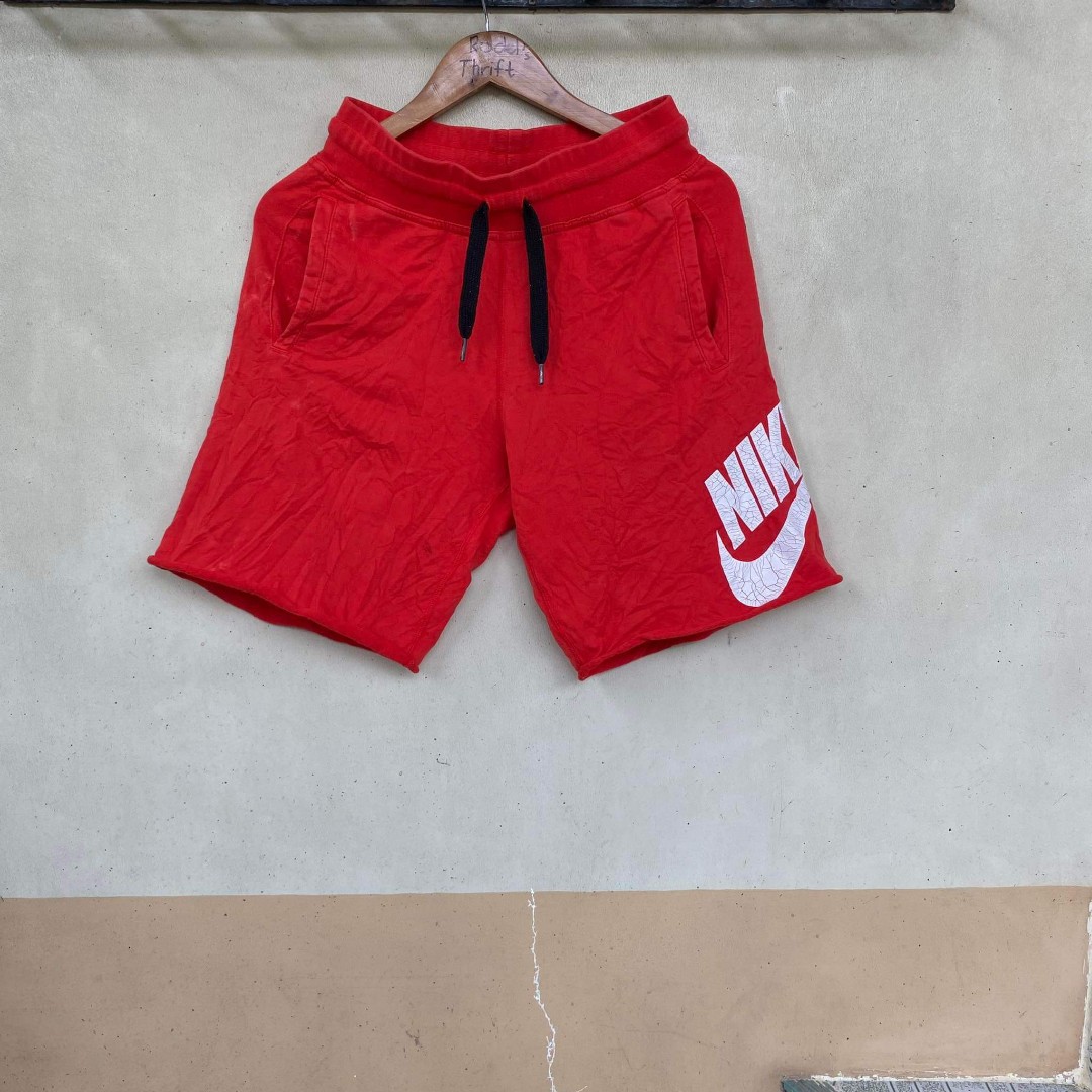 Nike alumni shorts red hotsell