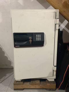 SENTRY SAFE S6770 Electronuc Lock and Key