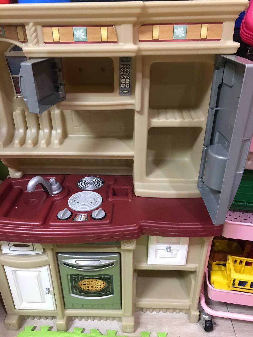 Step2 kitchen (Category: Infant Playtime) located in Caloocan City. Submitted by ashleyscorner (Listing ID 1161748794, Image 1). Description: Gcash Pickup caloocan east grace park.