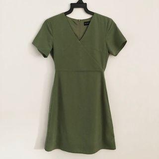 The Closet Lover Green V-Line Dress