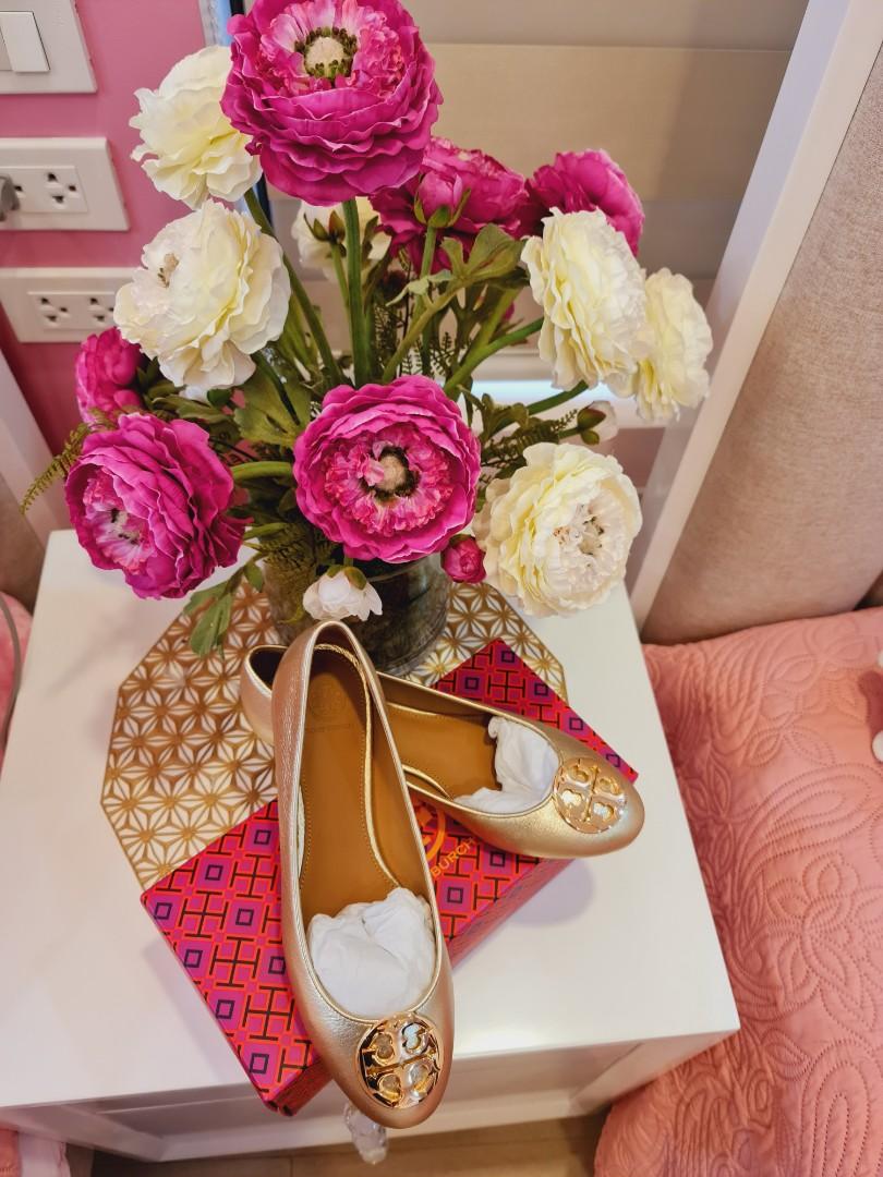 Tory burch store rose gold shoes
