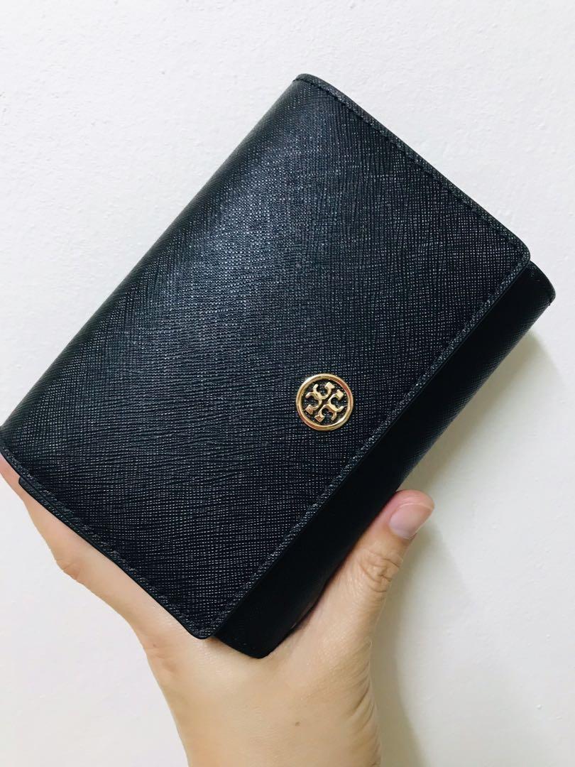 Tory Burch Robinson Medium Flap Wallet?Authentic, Luxury, Bags & Wallets  on Carousell