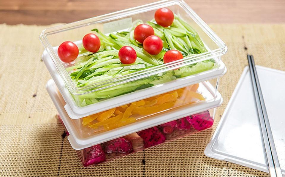White Food Container Refrigerator Tupperware Storage Kitchen Organizer Lunch box (Category: Food Organization & Storage) located in Manila. Submitted by winterbliss (Listing ID 1161693584, Image 2). Description: Color: Transparent, White Materials: Plastic Size : - 450ML - L:13.7 W:10 H:5.5 (cm) - 650ML - L:20.2 W:13.5 H:3.8 (cm) - 1000ML - L:20.2 W:13.5 H:5.5 (cm).