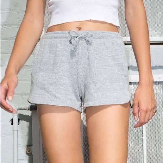 ✦ BRANDY MELVILLE GREY SUMMER THERMAL 