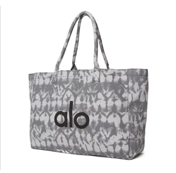 Alo yoga bag, Women's Fashion, Bags & Wallets, Tote Bags on Carousell