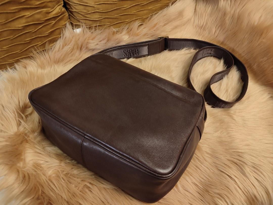 Authentic daks london (Category: Luxury Bags & Wallets) located in Paranaque City. Submitted by edwinvuru (Listing ID 1161924165, Image 2). Description: authentic daks london sling like new meduim size.