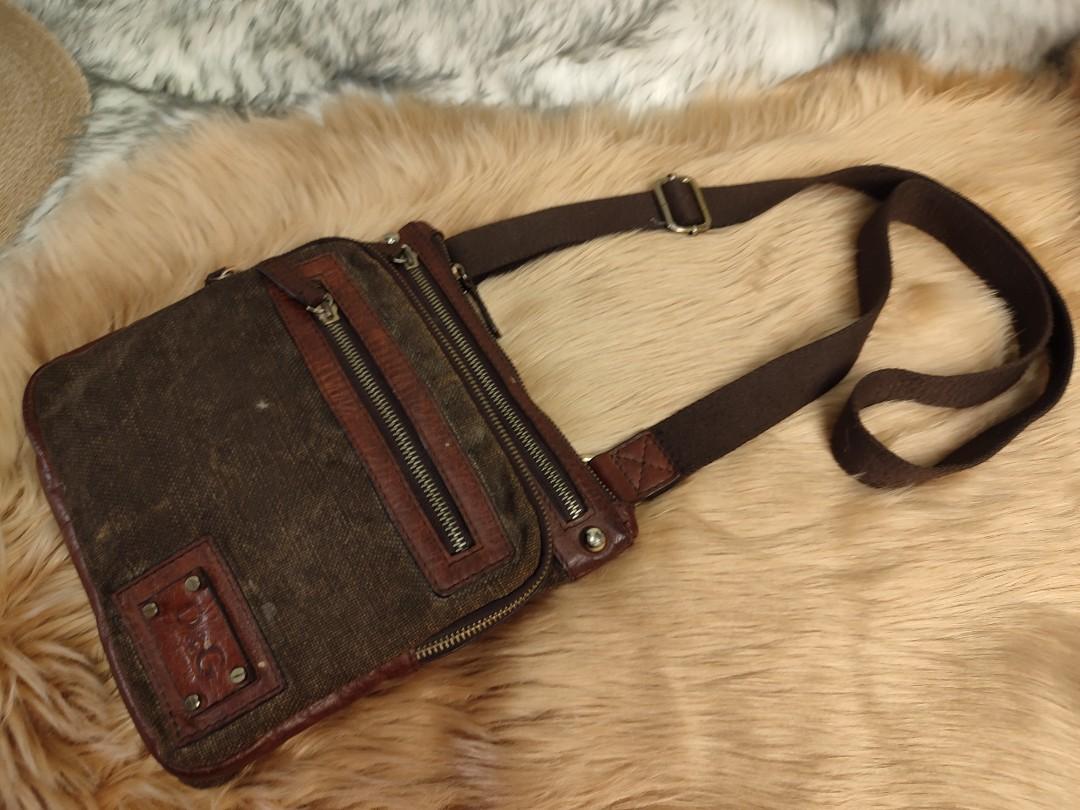 Authentic D&G vintage sling (Category: Luxury Bags & Wallets) located in Paranaque City. Submitted by edwinvuru (Listing ID 1161921592, Image 1). Description: authentic D&G vintage sling canvas and leather combination slightly used no flaws.