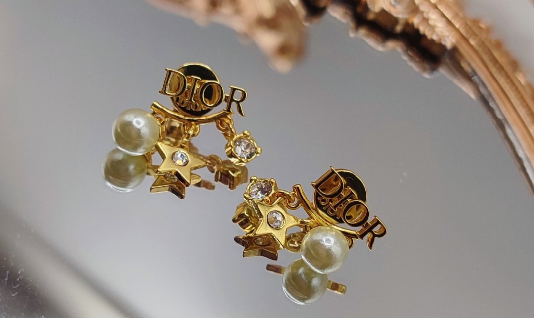 Dio(r)evolution Bracelet Gold-Finish Metal and White Resin Pearls