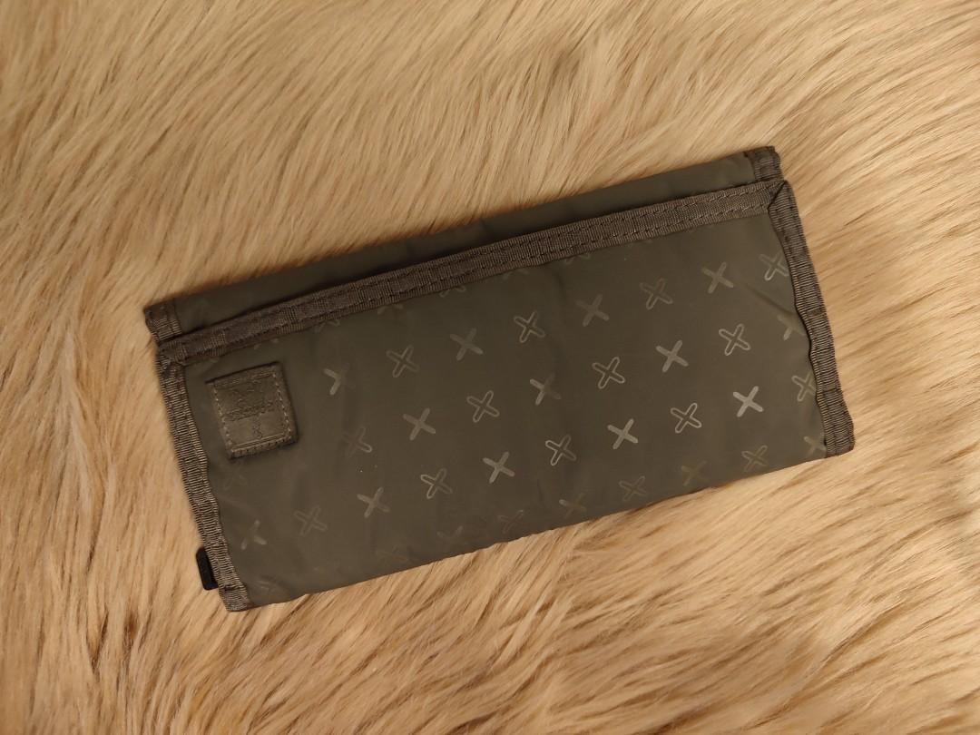 Authentic porter long wallet (Category: Luxury Bags & Wallets) located in Paranaque City. Submitted by edwinvuru (Listing ID 1161921898, Image 1). Description: authentic porter long wallet trifold nylon material like new condition.